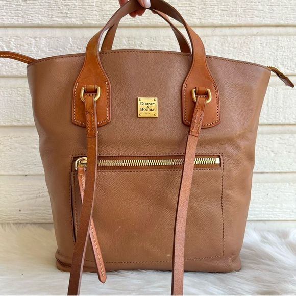 Dooney & Bourke Handbags - DOONEY & BOUTRKE Double Handle Shoulder Tote Dillen Smith Belvedere